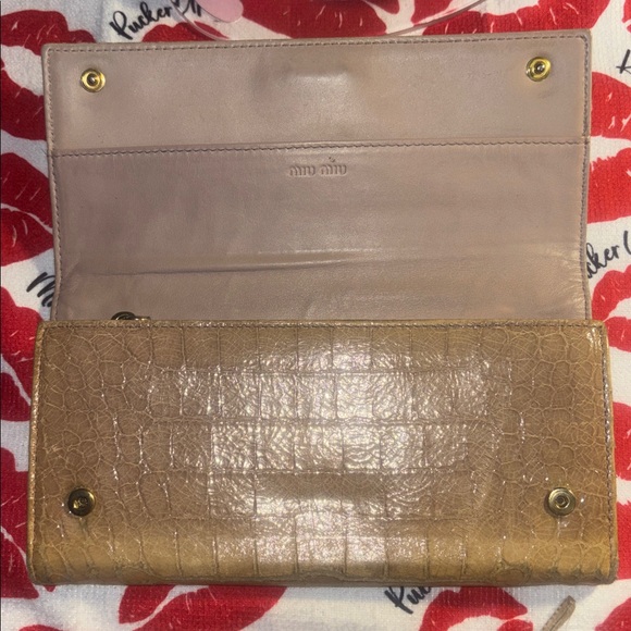 Miu Miu Beige Crocodile-Embossed Wallet - Picture 5 of 10